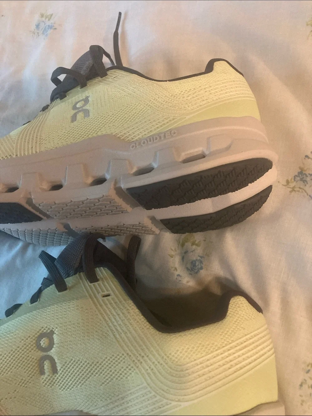 On Running Lace-Up Running Shoes
